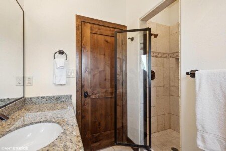 House 4 bedrooms, with jacuzzi