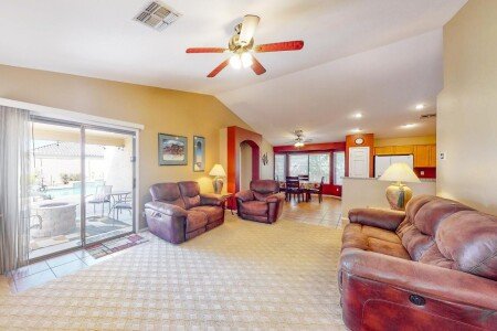 House 4 bedrooms, with pool