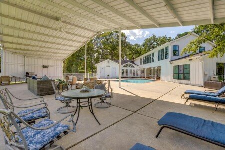 House 16 guests, with jacuzzi