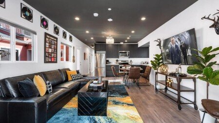 Rock n Roll by AvantStay Vibey 2BDR in Prime Hollywood Steps to Attractions