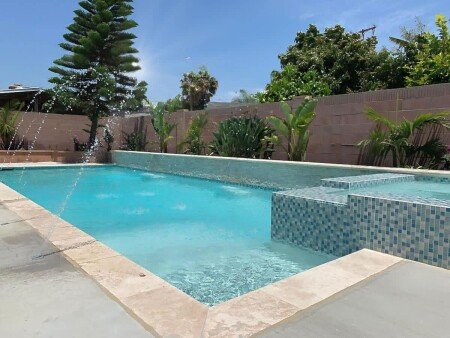 House 8 bedrooms, with pool