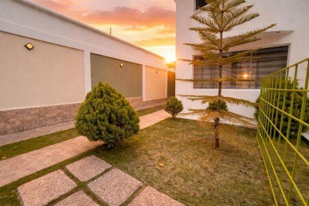 House 4 guests, with garden