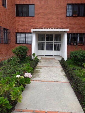 Apartamento 2 habitaciones, con jardín