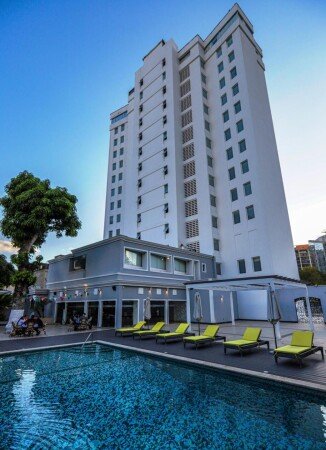 Hotel con piscina