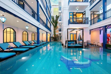 Hotel with pool