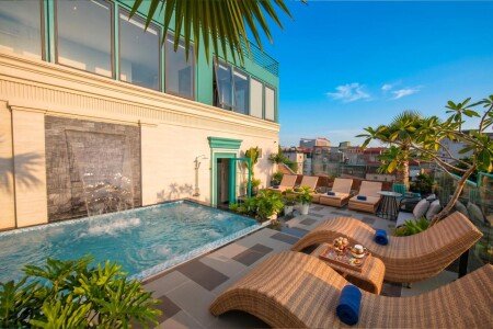Hotel with pool