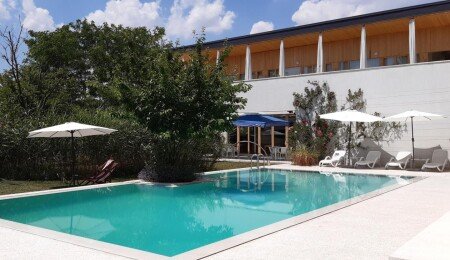 Hotel con piscina