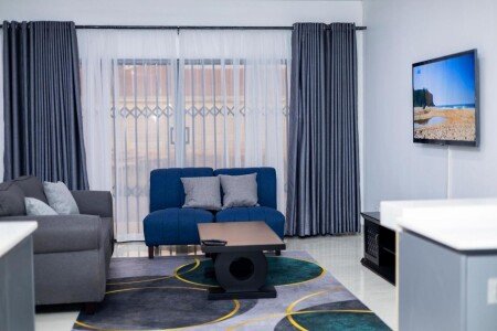 House 6 guests, with garden