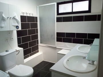 @todoptRoom 2 guests, @todoptwith wifi