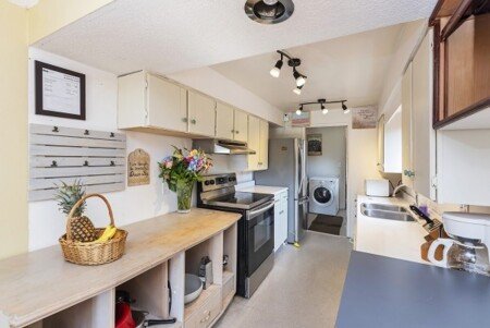 Room 6 guests, with garden