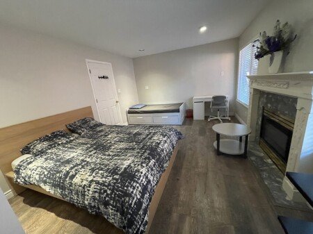 Room 5 guests, with garden