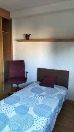 Room 2 guests, with garden