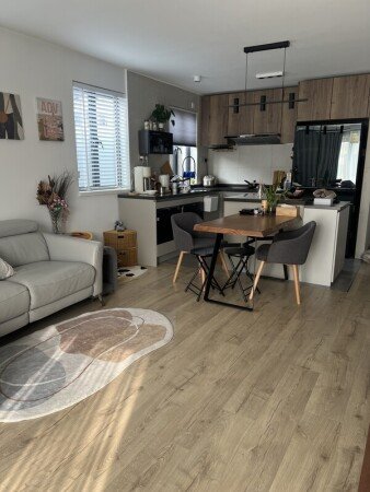 Room 2 guests, with garden