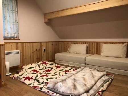 Room 4 guests, with garden