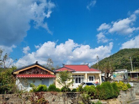 Room 2 guests, with garden