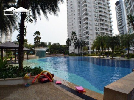 Room 6 guests, with pool