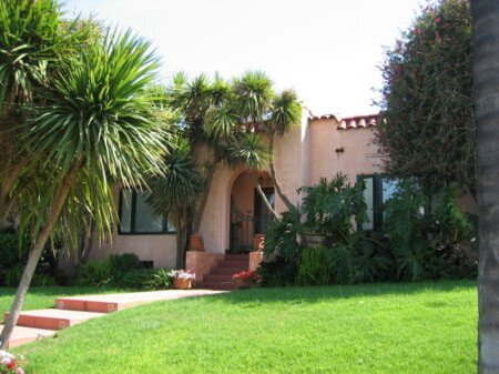 Accommodation 4 bedrooms, with garden