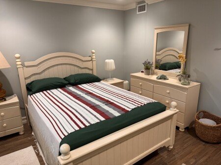 Room 2 guests, with pool