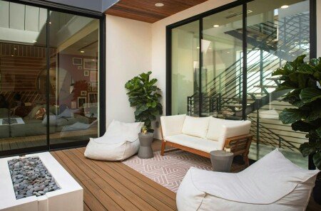 Room 1 guest, with air conditioning