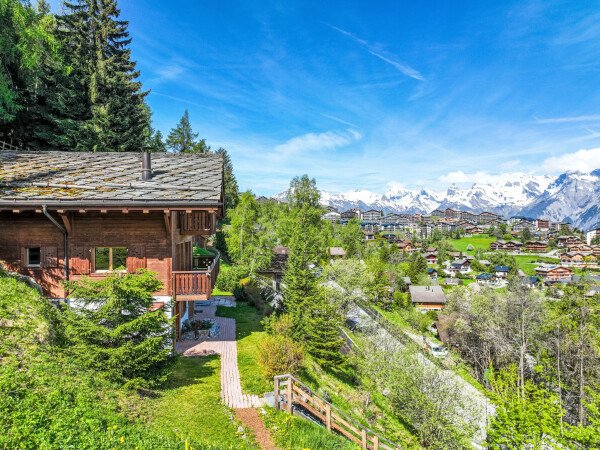 Chalet moderne moderne, 4 chambres, avec salle de sport