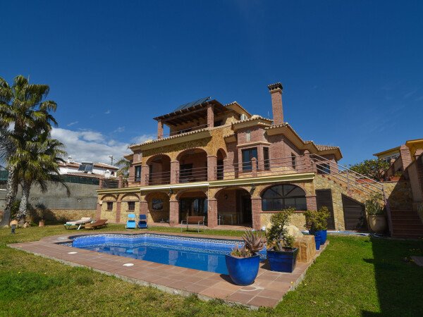 House 5 bedrooms, with sea view