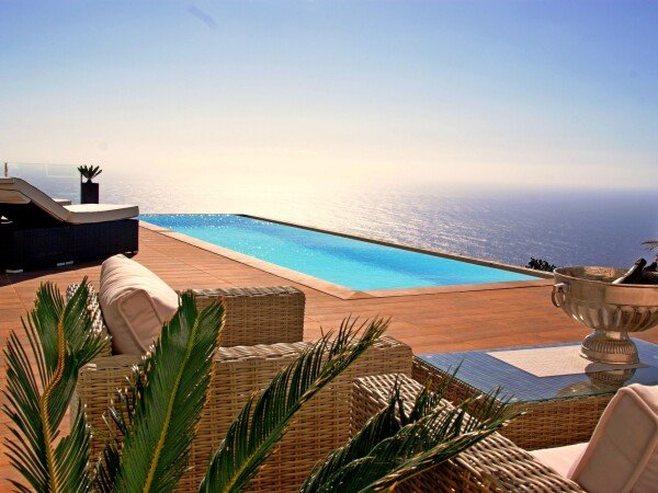 House 2 bedrooms, with pool