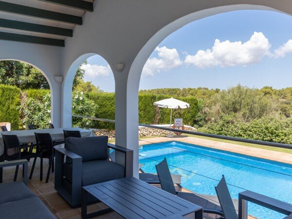 https://lkb-images.s3.rbx.io.cloud.ovh.net/interhome/es/ES7774.107.1/001.jpg