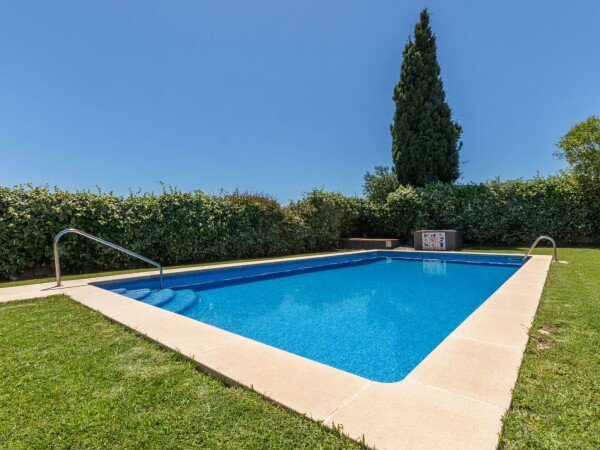 House 3 bedrooms, with pool