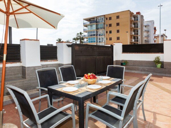 https://lkb-images.s3.rbx.io.cloud.ovh.net/interhome/es/ES9580.404.1/001.jpg