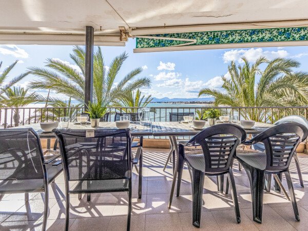 Apartment 3 bedrooms, with sea view