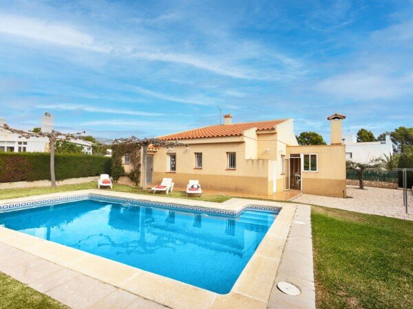Villa confortable, 4 chambres, avec piscine