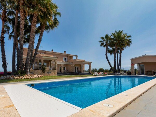 Villa confortable, 6 chambres, avec piscine