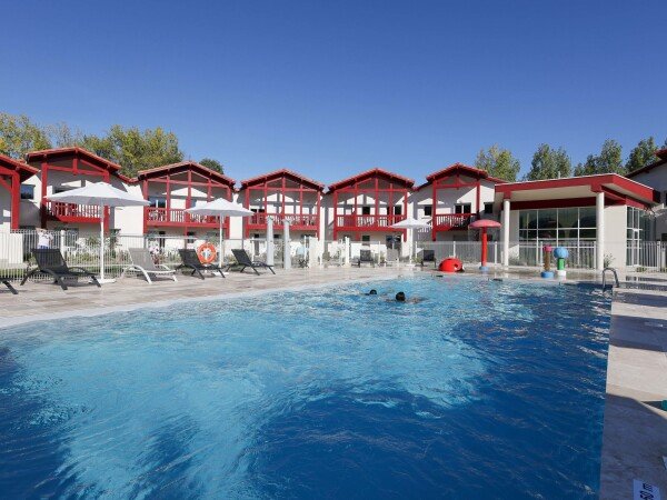 T3 confortable, 2 chambres, avec piscine