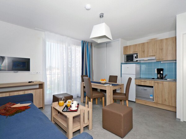 https://lkb-images.s3.rbx.io.cloud.ovh.net/interhome/fr/FR6630.615.1/001.jpg