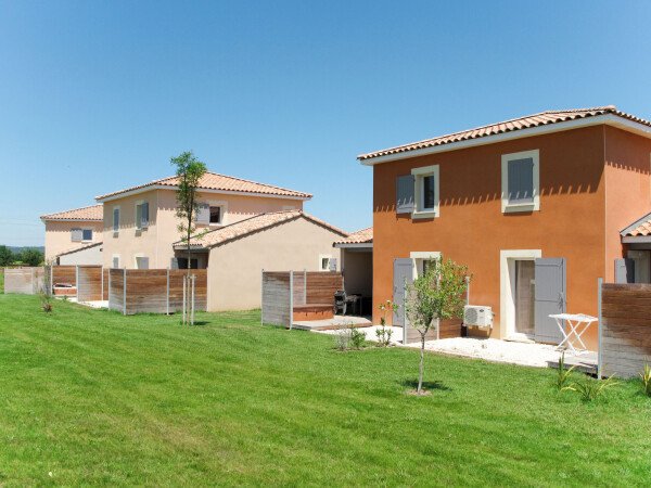 Maison de campagne moderne, 2 chambres, avec piscine