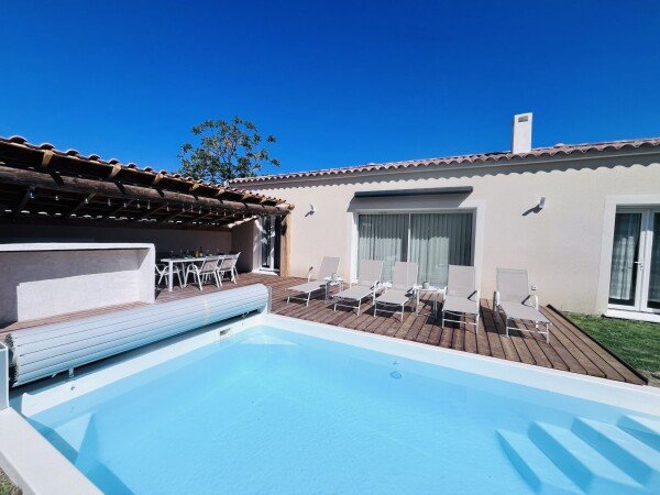 Maison de campagne moderne, 3 chambres, avec piscine