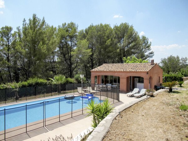 https://lkb-images.s3.rbx.io.cloud.ovh.net/interhome/fr/FR8208.637.1/001.jpg