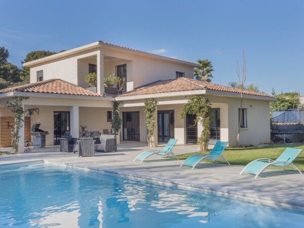 Maison de campagne confortable, 5 chambres, avec piscine