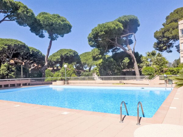 Resort 1 slaapkamer, met zwembad