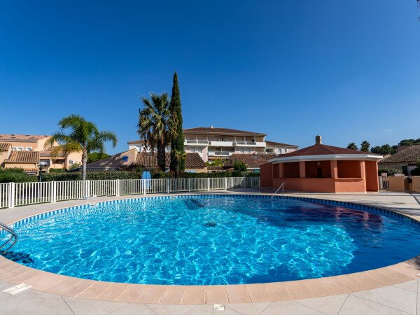 Résidence confortable, 2 chambres, avec piscine