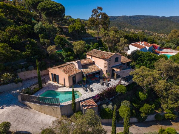 Villa confortable, 3 chambres, avec piscine