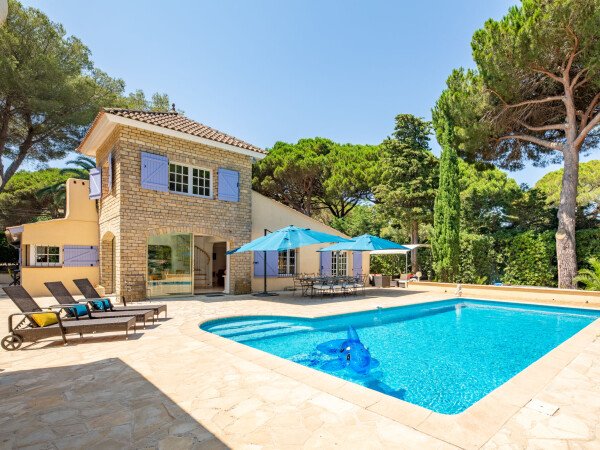 Villa confortable, 4 chambres, avec piscine