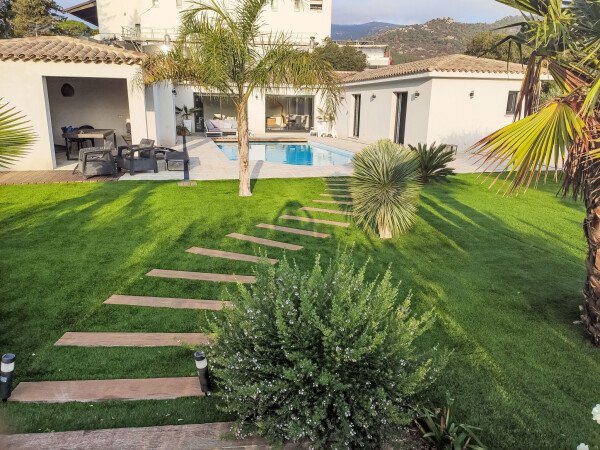 Villa moderne moderne, 3 chambres, avec piscine