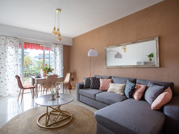 Résidence moderne, 2 chambres, avec jardin