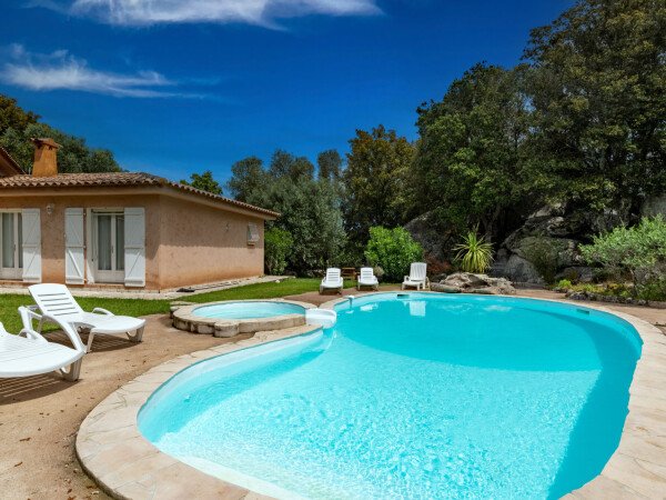 Villa 3 camere, con piscina