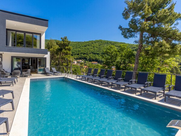 Villa 6 camere, con idromassaggio