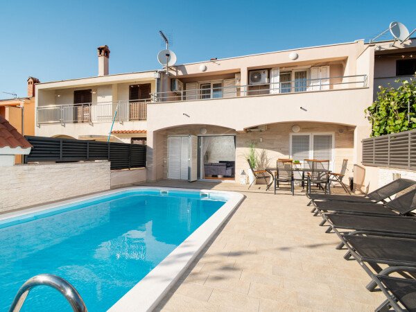 Ferienhaus 4 Schlafzimmer, mit Pool