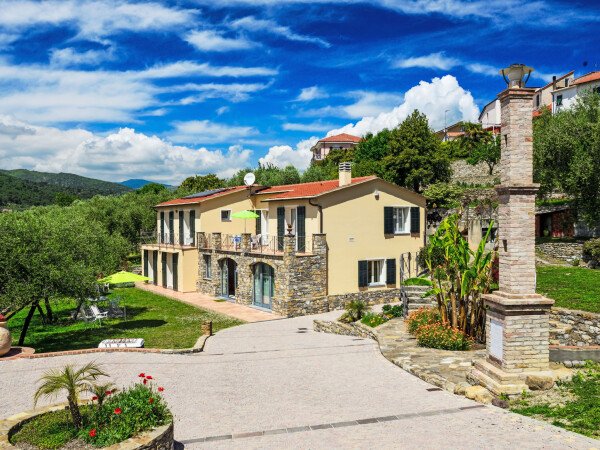 Casa 2 camere, con giardino