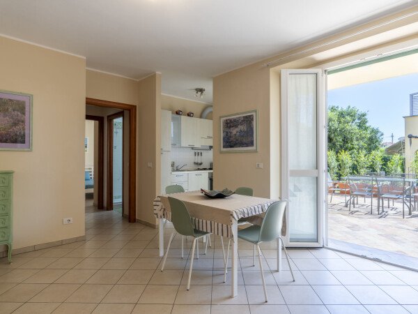 Appartamento 1 camera, con giardino