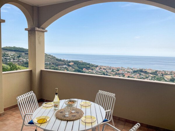 Appartamento 1 camera, con vista mare